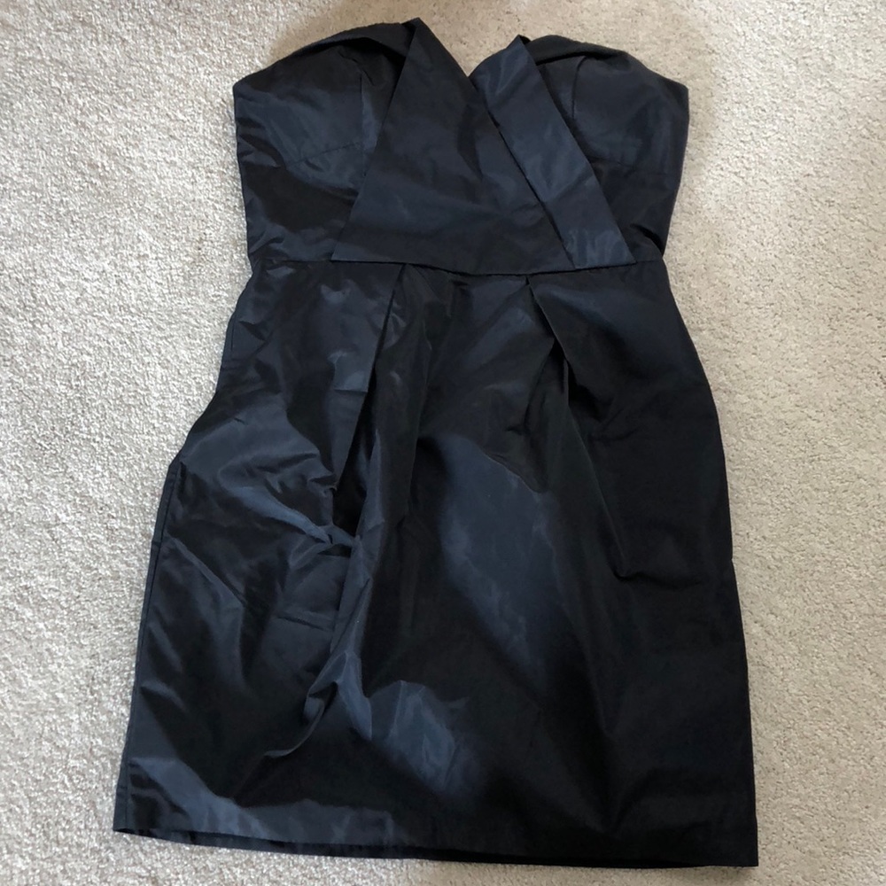BCBG Generation size 4 mini strapless dress black